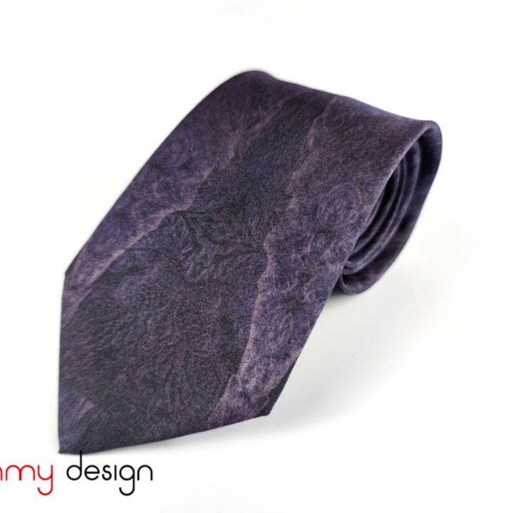 Silk tie with stone carving pattern